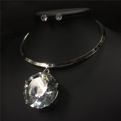 Choker Necklace with Oval Pendant (Gold and Silver)