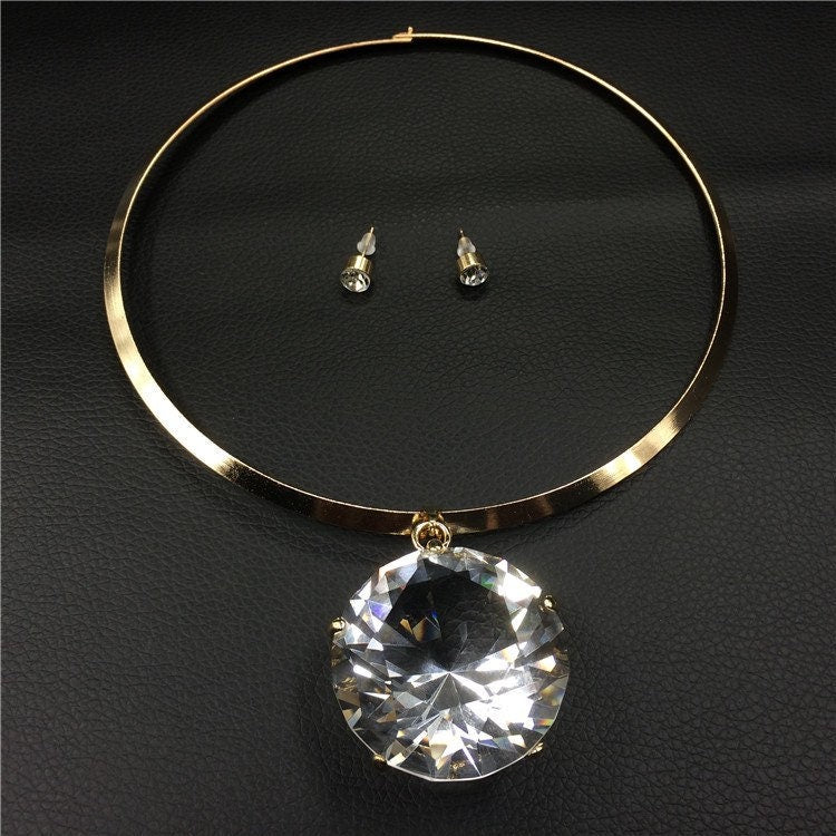 Choker Necklace with Oval Pendant (Gold and Silver)