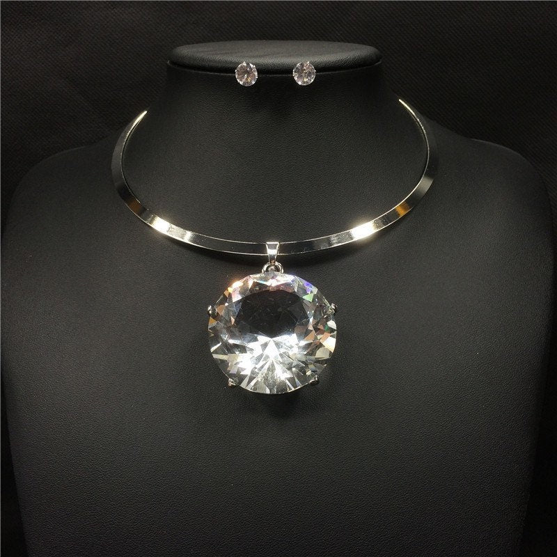 Choker Necklace with Oval Pendant (Gold and Silver)