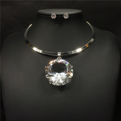 Choker Necklace with Oval Pendant (Gold and Silver)